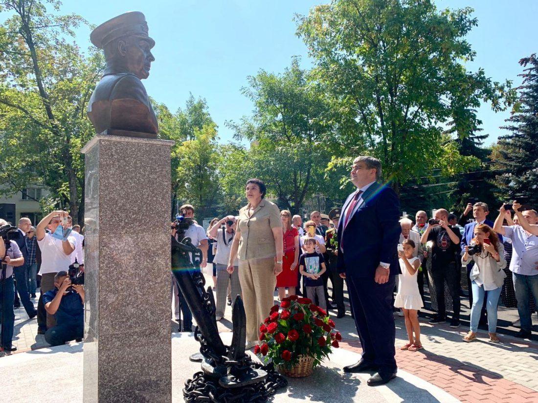 В Нальчике состоялось открытие нового сквера им. адмирала Головко, приуроченное к 75-летию Победы в Великой Отечественной Войне