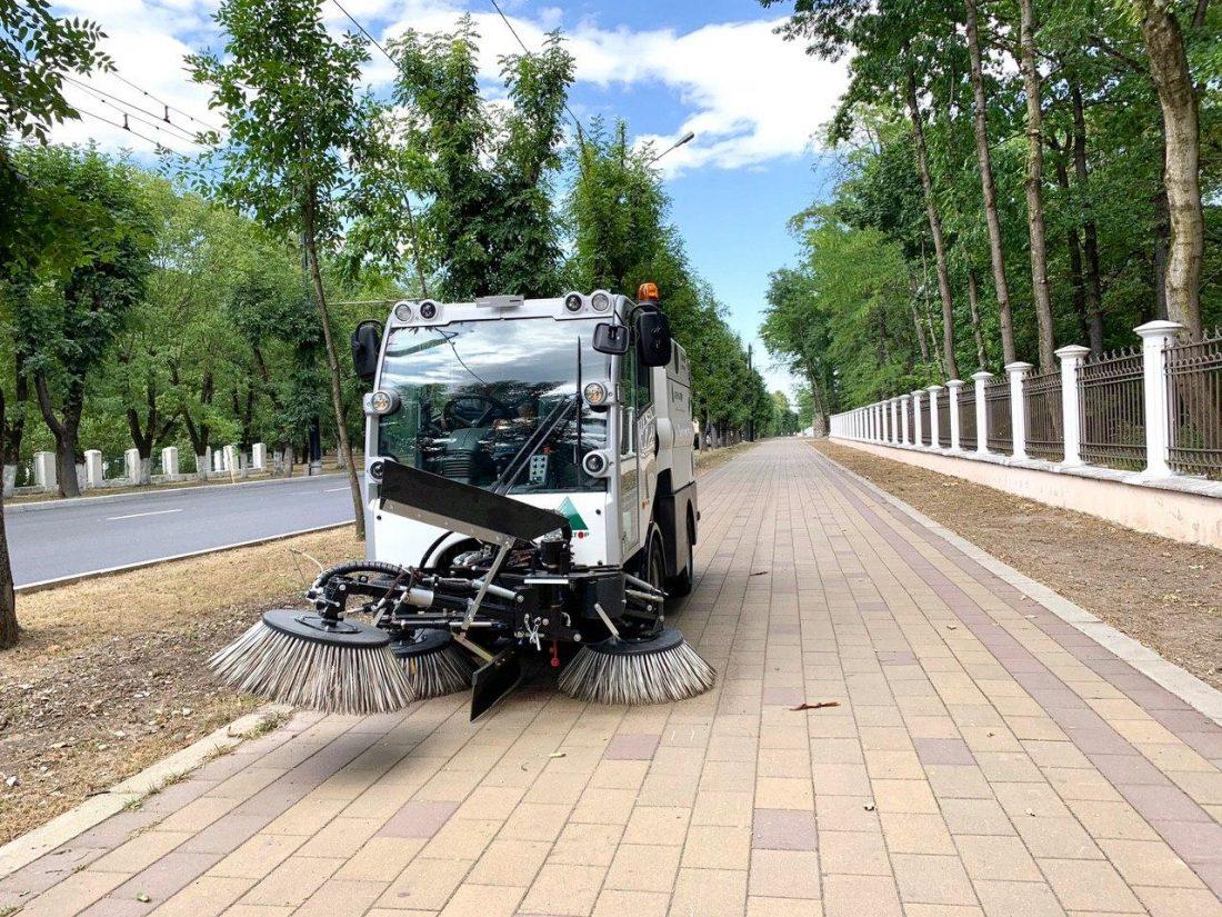 Новая уборочная техника работает на улицах Нальчика