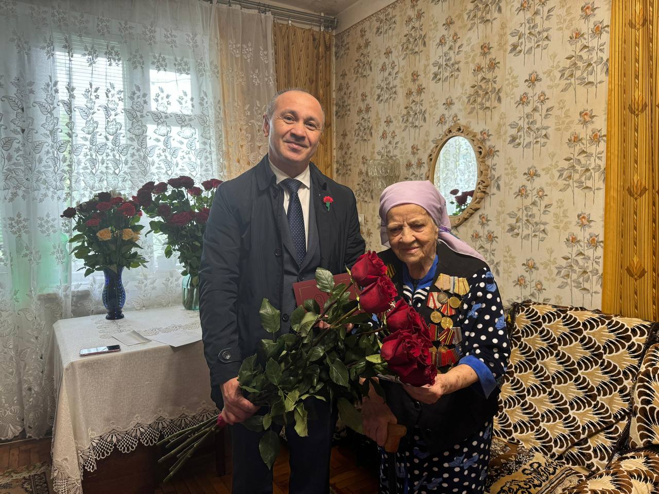 В Нальчике День Победы отметили особым вниманием к ветеранам Великой Отечественной войны, поздравив каждого из пяти оставшихся в живых.