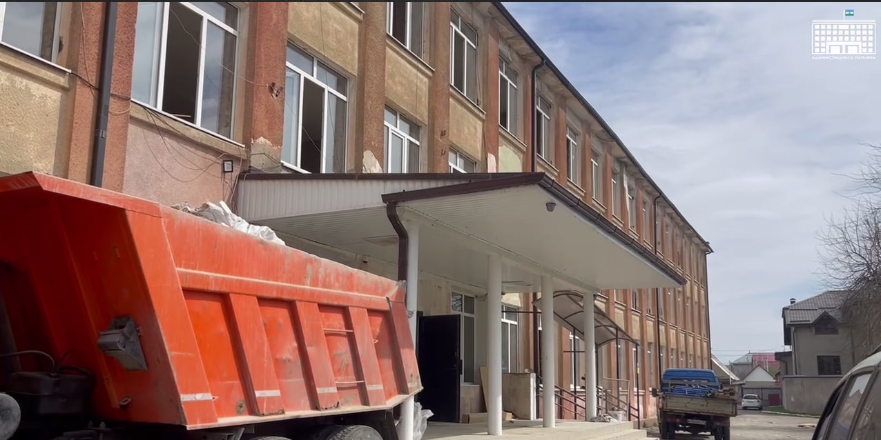 В городе продолжается капитальный ремонт МКОУ СОШ №17. 