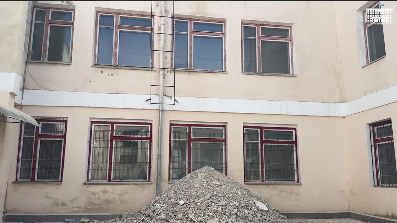В Лицее №2 приступили к работам по капитальному ремонту.