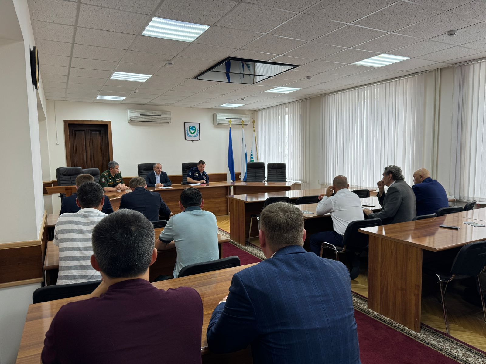 В малом зале Местной администрации г.о.Нальчик прошло совещание под председательством заместителя Главы местной администрации, посвященное вопросам отбора и призыва граждан на военную службу по контракту.