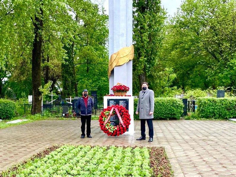 В Нальчике прошли торжественные церемонии возложения цветов