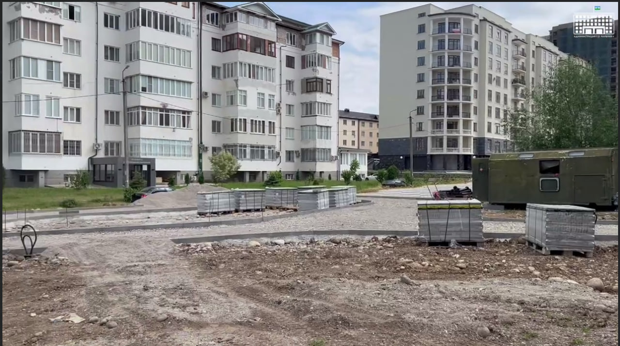 В Нальчике продолжается благоустройство 12 общественных пространств в рамках программы "Формирование комфортной городской среды" национального проекта "Инфраструктура для жизни".