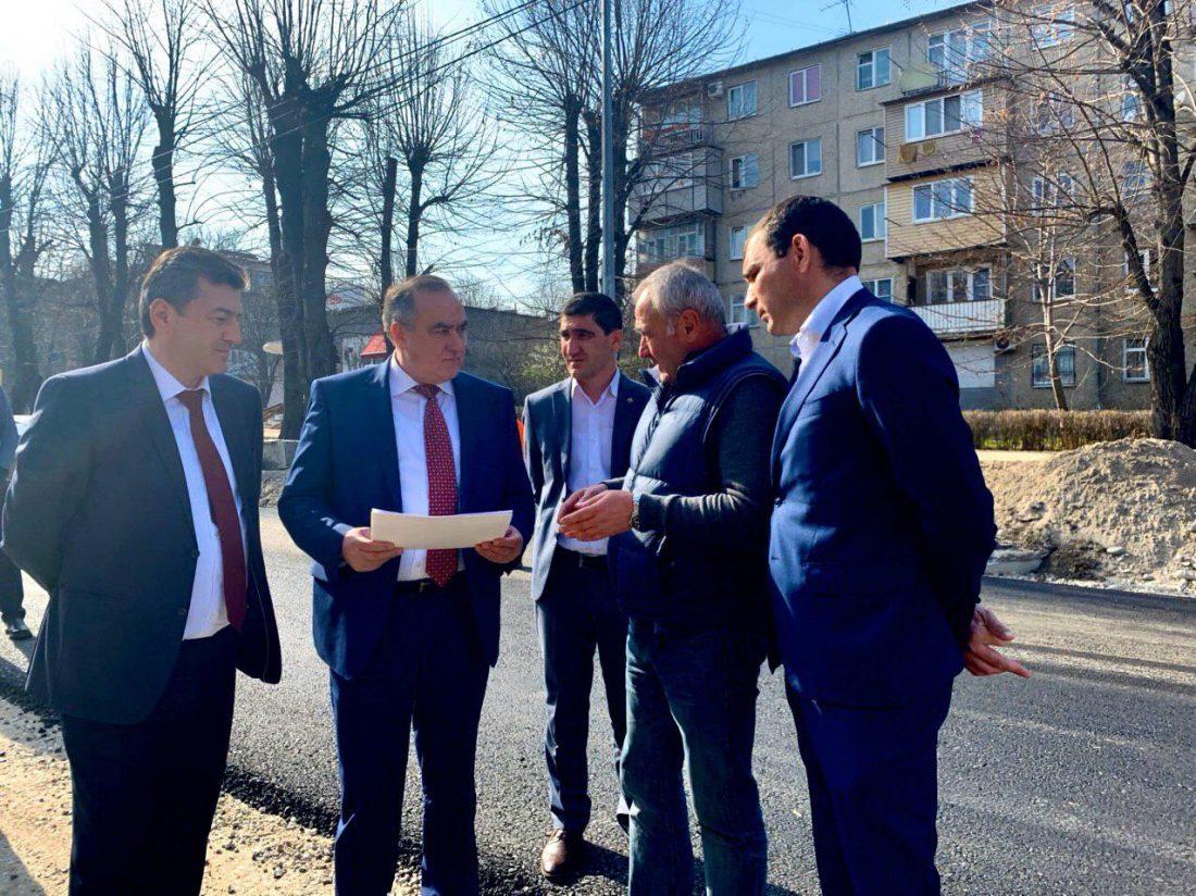 Таймураз Ахохов проинспектировал ход работ по улице Кирова