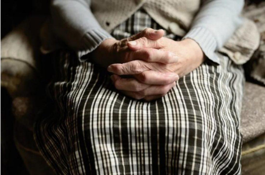 Волонтеры доставят продукты пенсионерам во время карантина